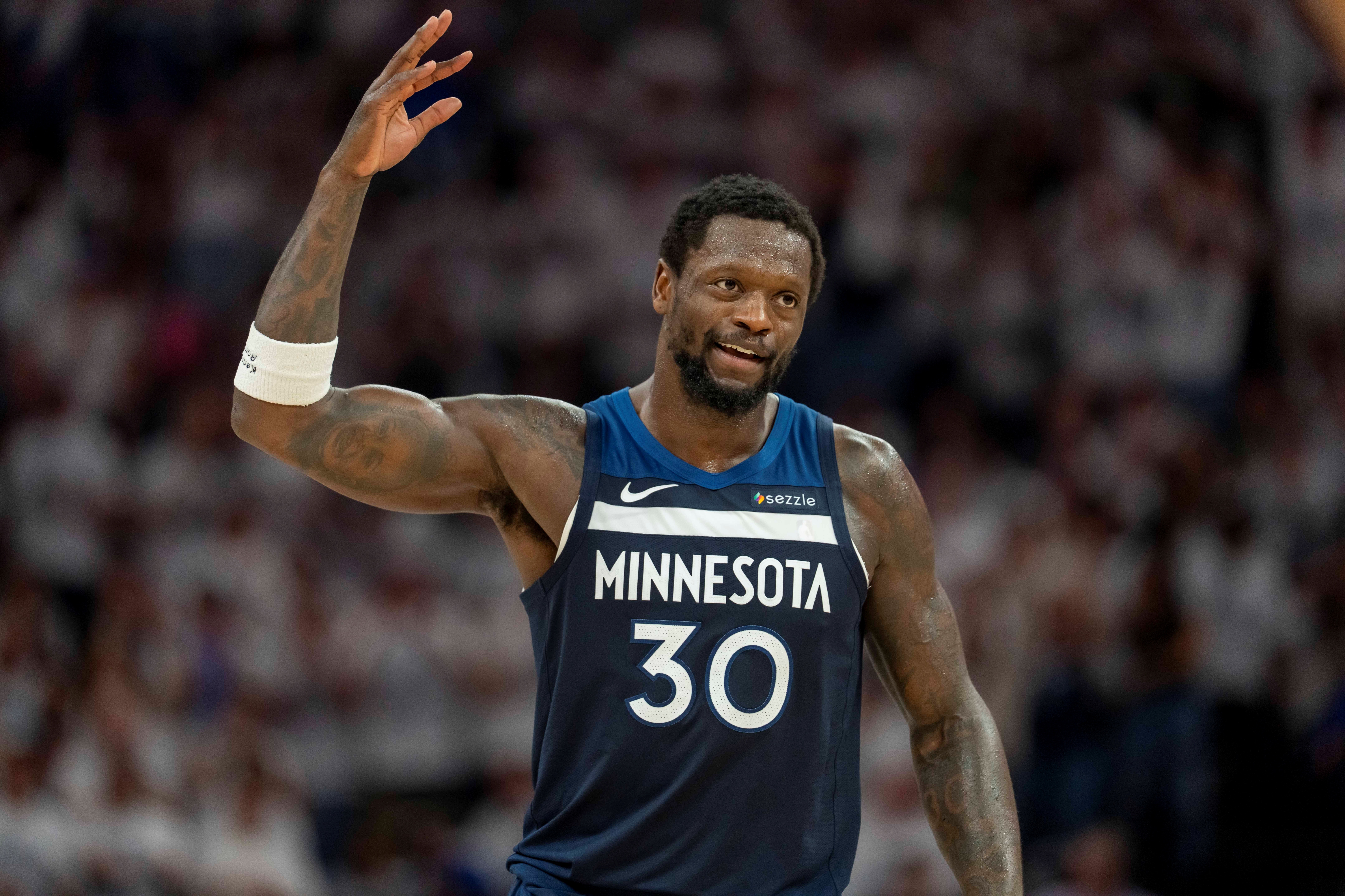 兰德尔季后赛爆发创生涯新高 半场狂飙5记三分轰20分剑指MVP