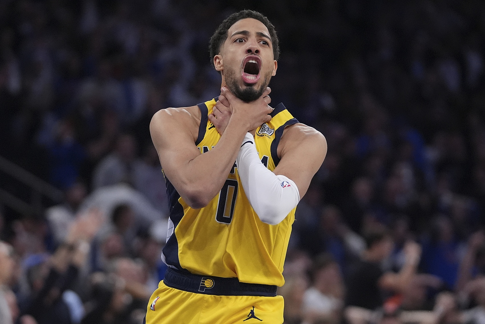 NBA争议判罚 华子爆粗遭重罚哈利伯顿争议动作却免罚